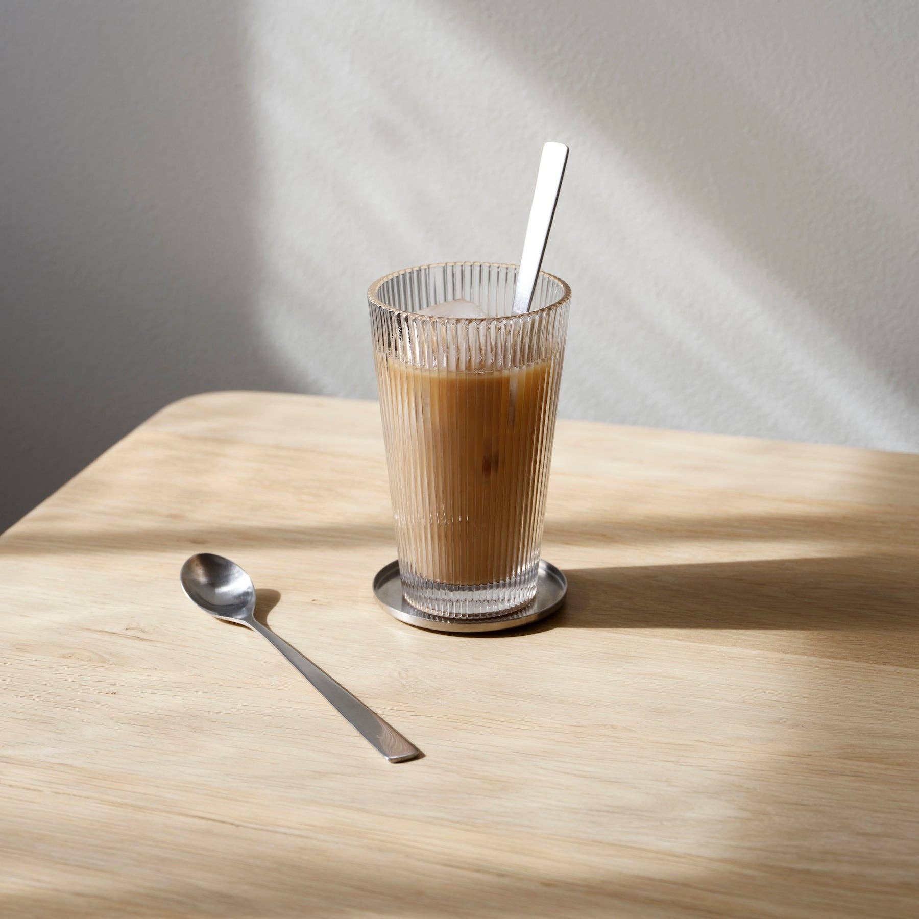 Stelton Pilastro Large Drinking Glass Set of 4 in clear machine-blown glass. Art Déco–style Nordic glasses for hot or cold drinks, stackable and sturdy.