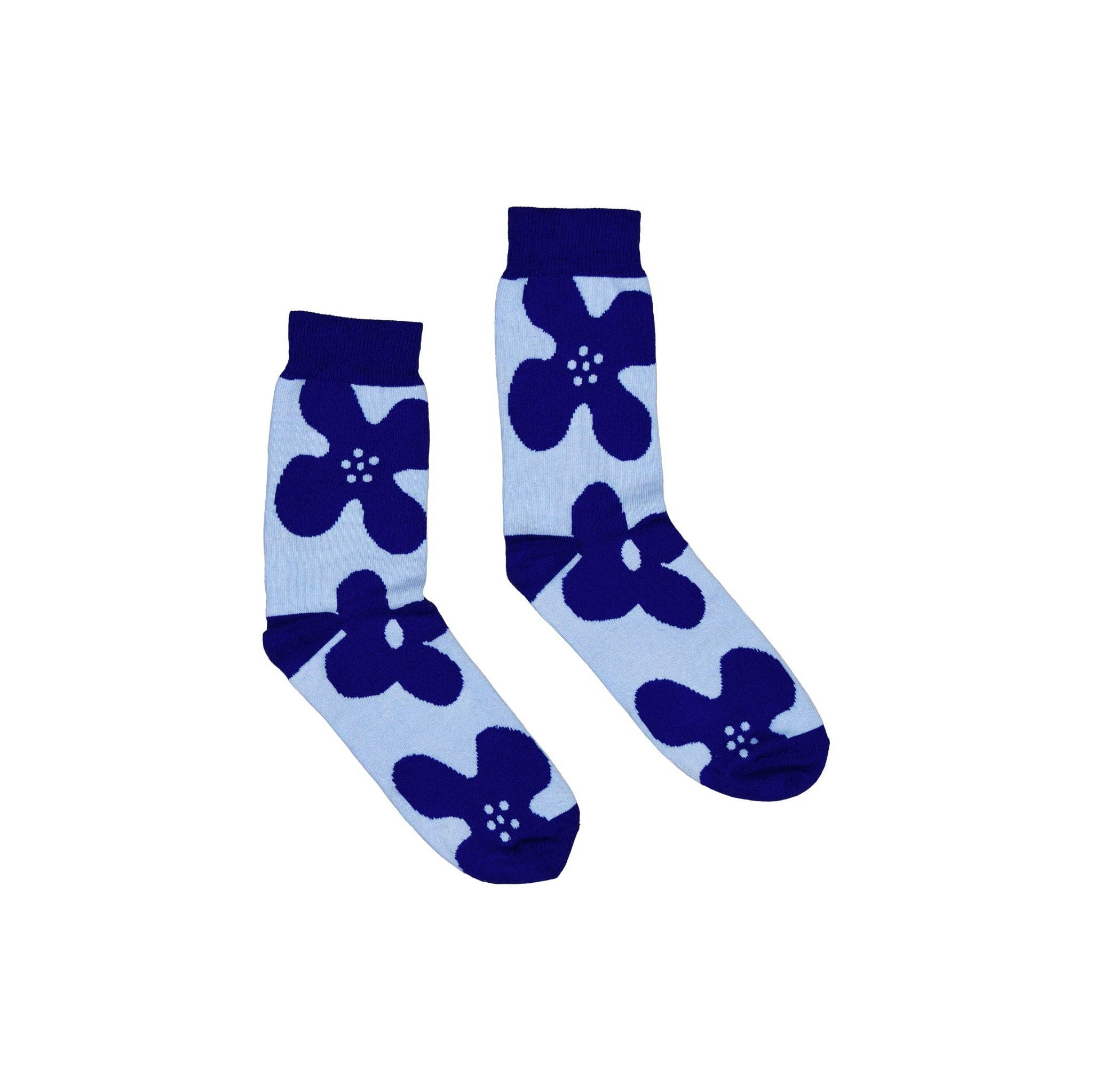 Kauniste Lämpö Flower Socks in blue floral pattern, soft cotton blend, knitted in the EU.