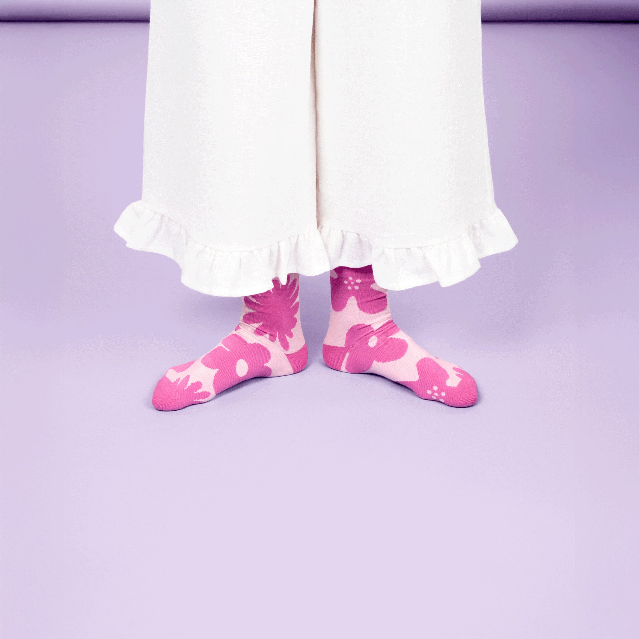 Kauniste Lämpö Flower Socks in pink floral pattern, soft cotton blend, knitted in the EU.