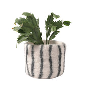 Aveva Design Flower Pot 25, 100% wool with waterproof rubber lining. Handmade in Nepal, 14 × 14 cm colorful pot for playful, stylish plant décor.