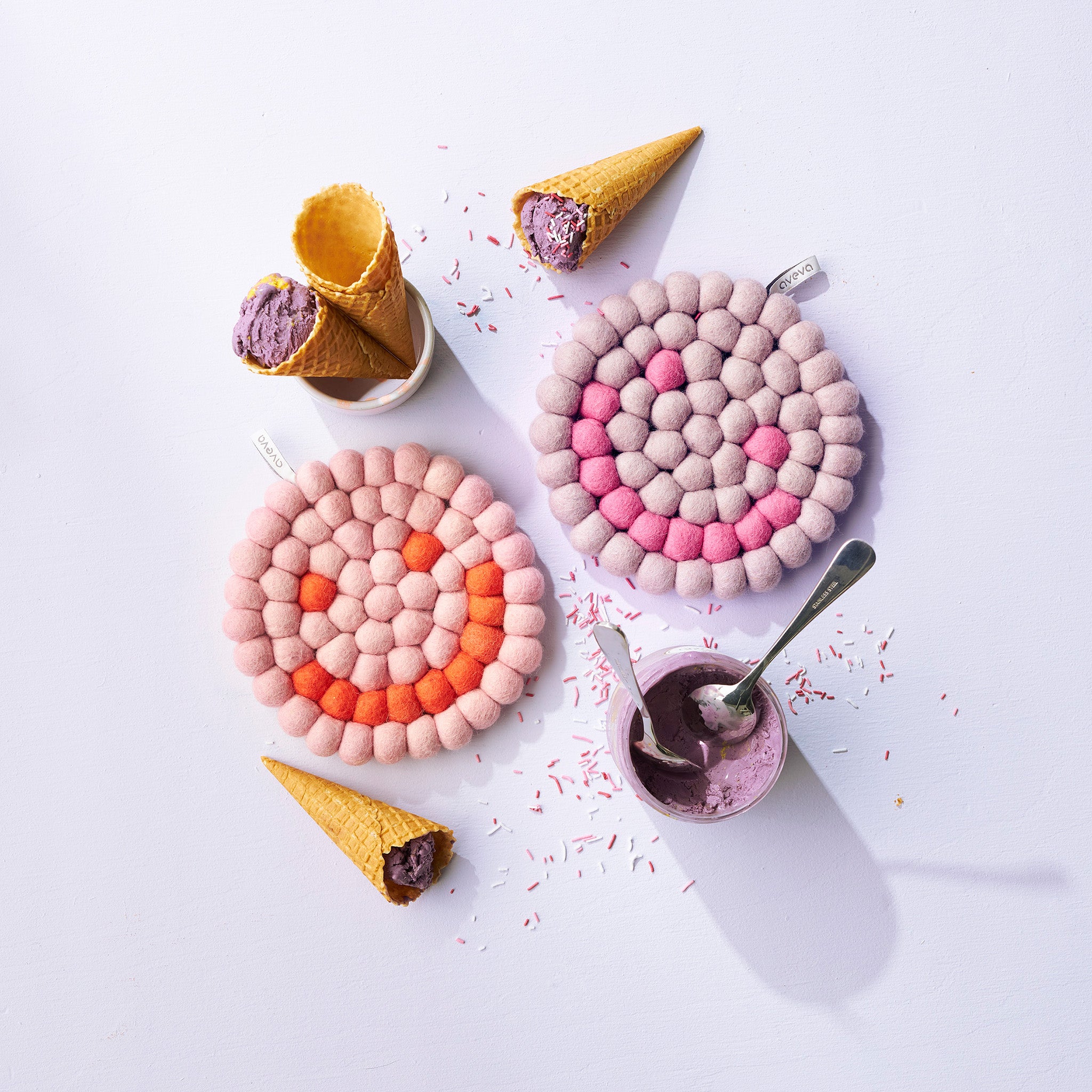 Aveva Design Smiley Wool Trivet, 17 cm, handmade wool felt trivet with Smiley design, perfect for teapots.