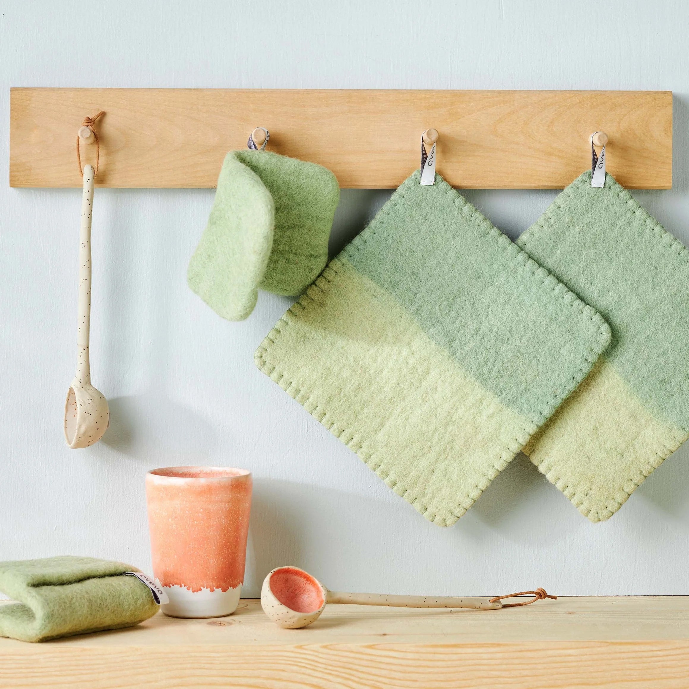 Aveva Design Square Potholder in lavender 100% wool. Handmade, heat-resistant, and colorful Nordic design.