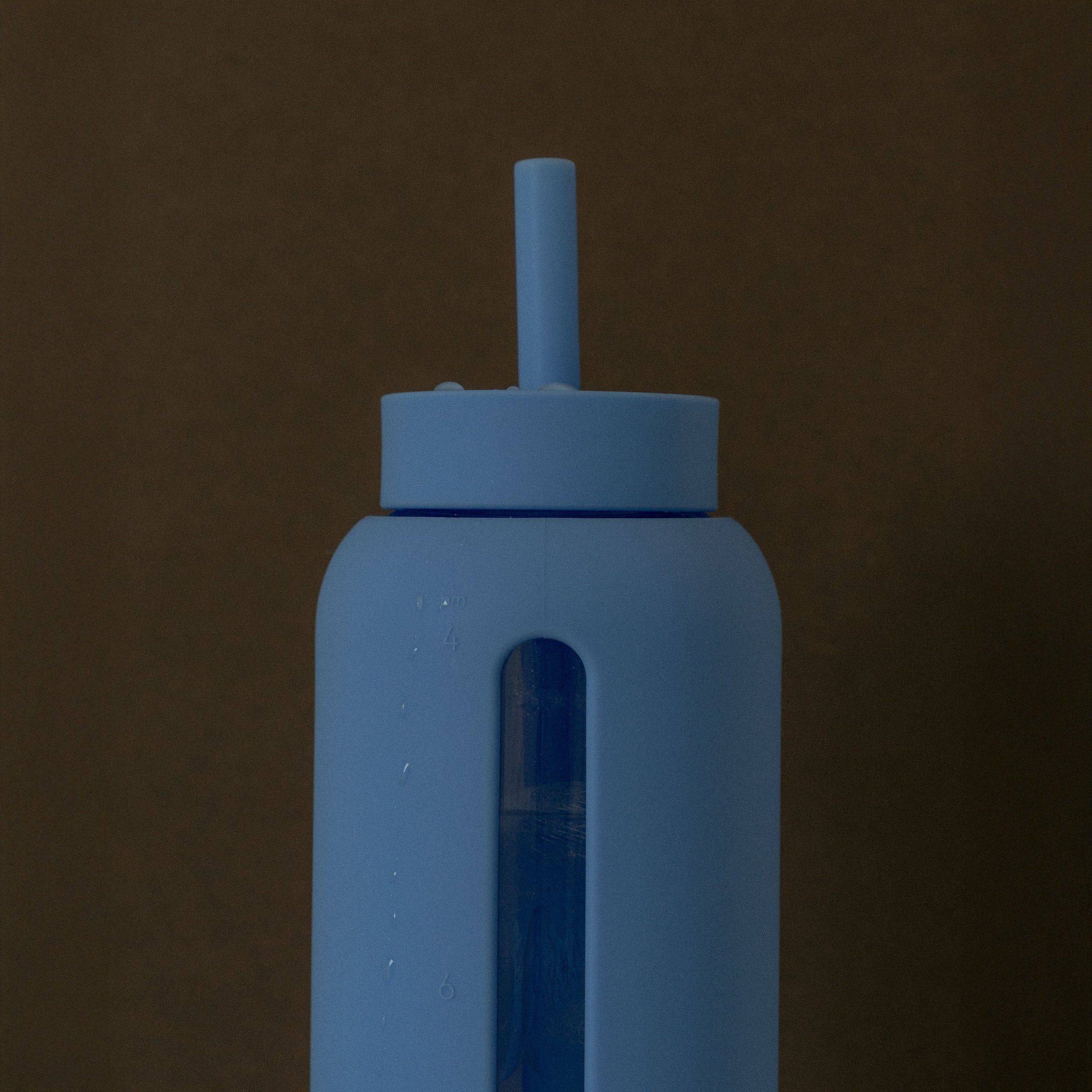 Bink Big Bottle Lounge Straw Cap with wide silicone straw and spill-resistant press-on lid. Dishwasher safe and compatible with the 36 oz Big Bottle.