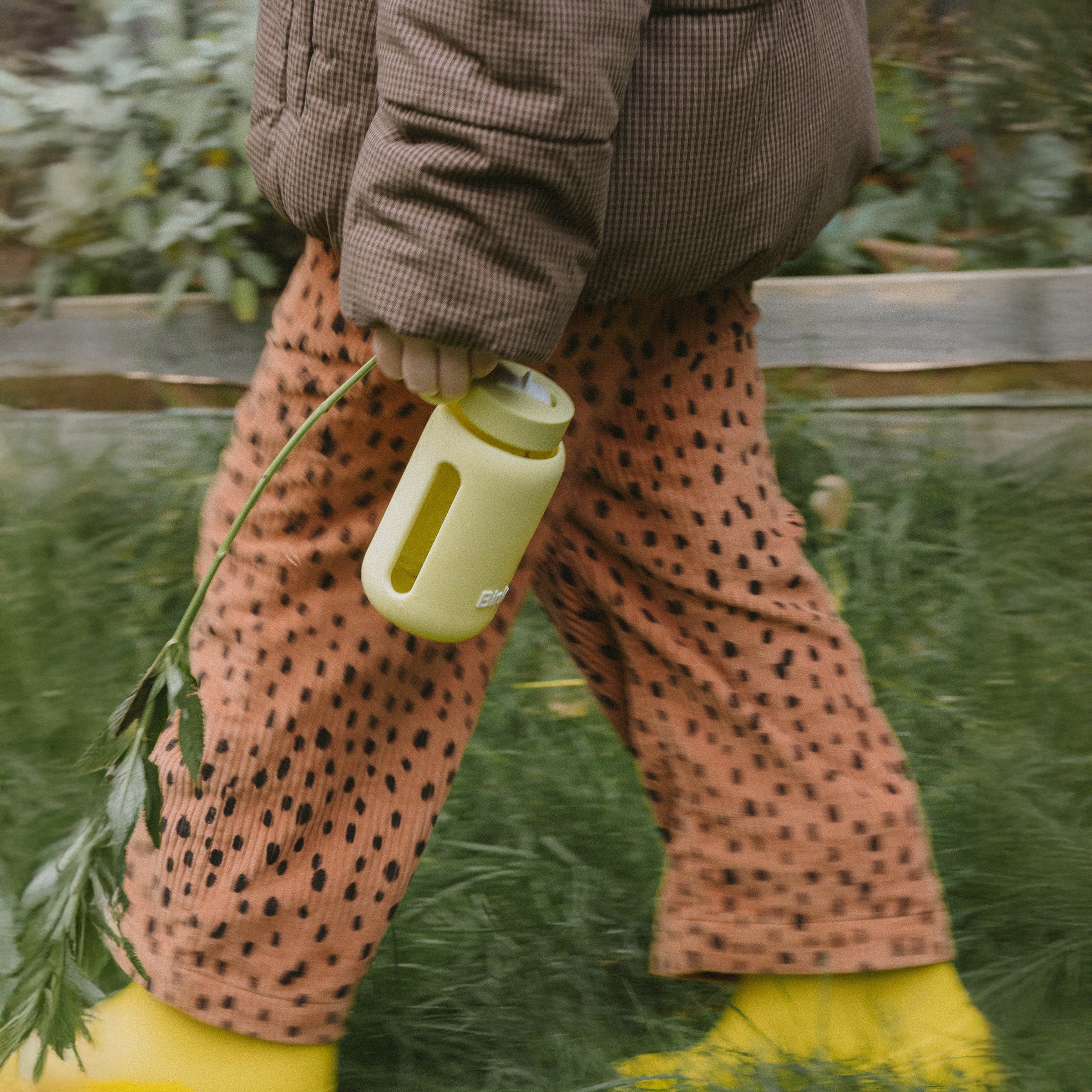 Bink Kids Bottle in borosilicate glass with silicone sleeve and flip cap. Compact, leak-proof, dishwasher safe, and kid-friendly.