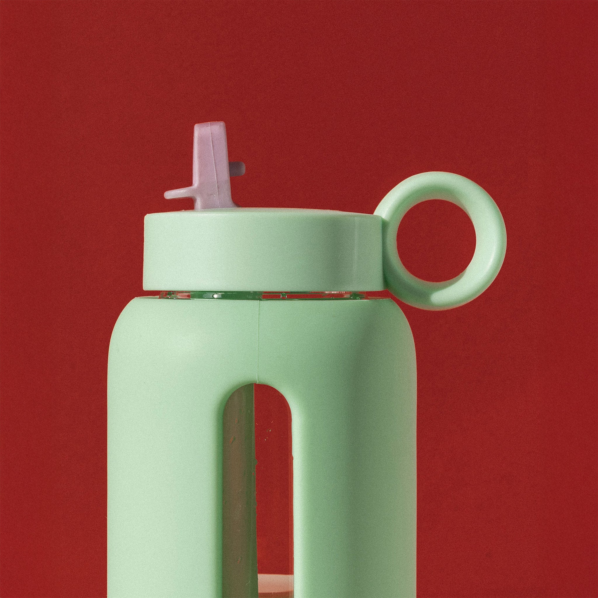 Bink Kids Bottle in borosilicate glass with silicone sleeve and flip cap. Compact, leak-proof, dishwasher safe, and kid-friendly.