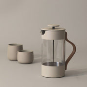 Stelton Emma French Press in beige lacquered steel with natural beechwood handle. 1 L capacity (33.8 oz). Sustainable Scandinavian design by HolmbäckNordentoft.