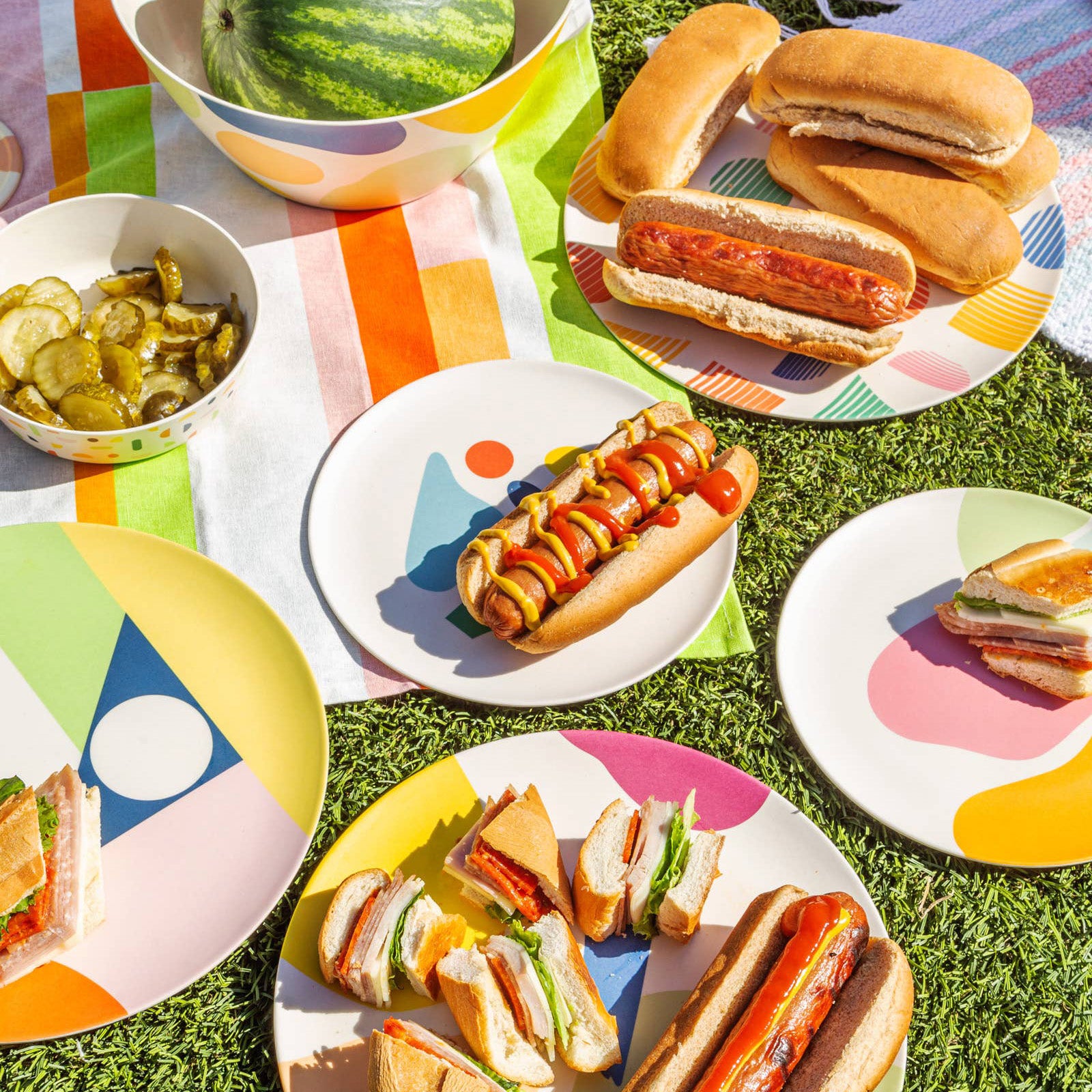 Poketo Bamboo Plates, reusable eco-friendly plates made from bamboo fiber. Dishwasher safe and biodegradable.