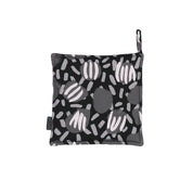 RATIA Esikko Potholder in Black/Grey. Graphic floral cotton design with padded polyester fill, heat-safe and made in Portugal.