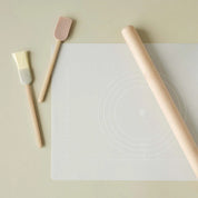 Rig-Tig EASY Praline Spatula in silicone with stainless steel core. Playful Nordic spatula for flipping, scraping, and stirring with style.