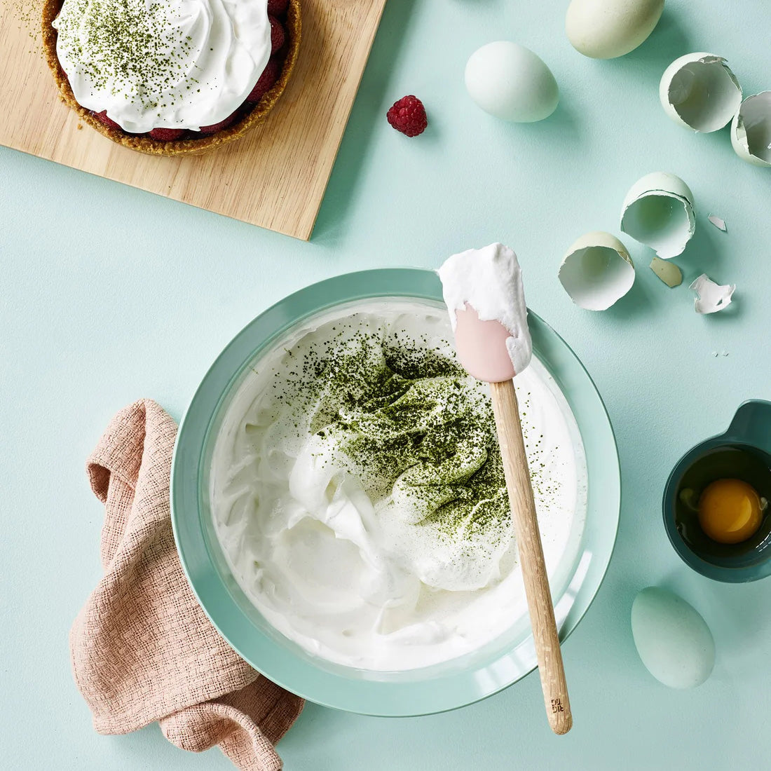 Rig-Tig EASY Praline Spatula in silicone with stainless steel core. Playful Nordic spatula for flipping, scraping, and stirring with style.