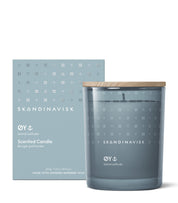 Skandinavisk Øy 200g scented candle in frosted glass jar with wooden lid.
