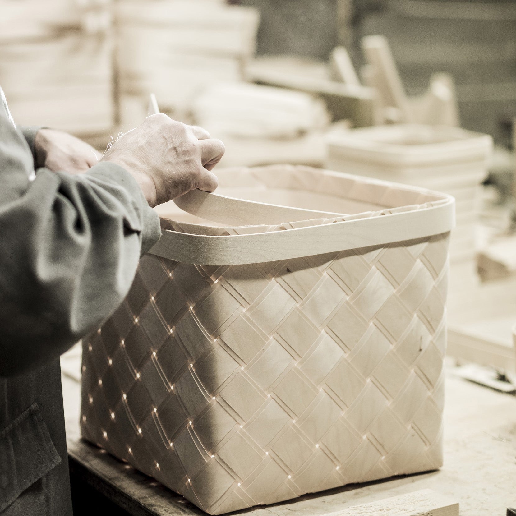 Verso Design Lastu Birch Basket in FSC-certified birch with wool felt or leather handles, sustainably made in Finland for long-lasting Nordic storage.