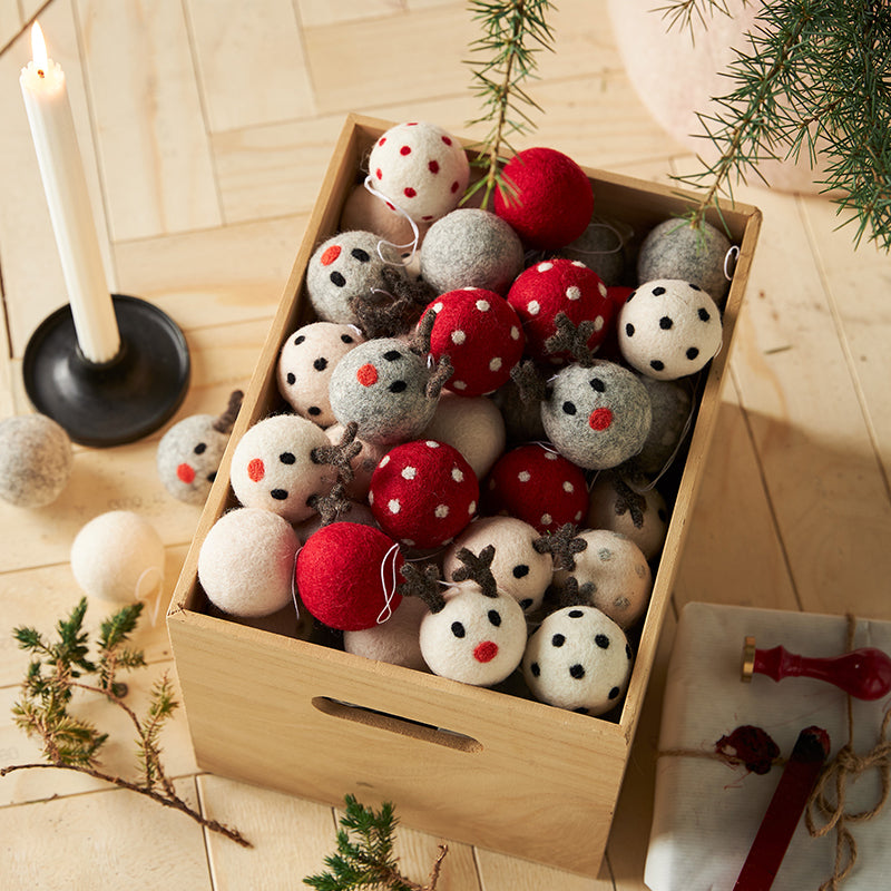 xmas_ornaments_box_800px_grande_e2712ba3-f2d8-42e1-9c80-86b261e4dd27.jpg